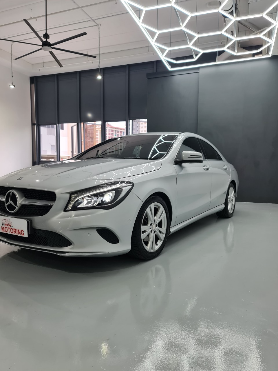 Mercedes Benz CLA200 COUPÃ‰ URBAN R18 LED