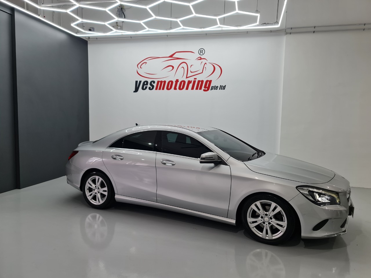 Mercedes Benz CLA200 COUPÃ‰ URBAN R18 LED