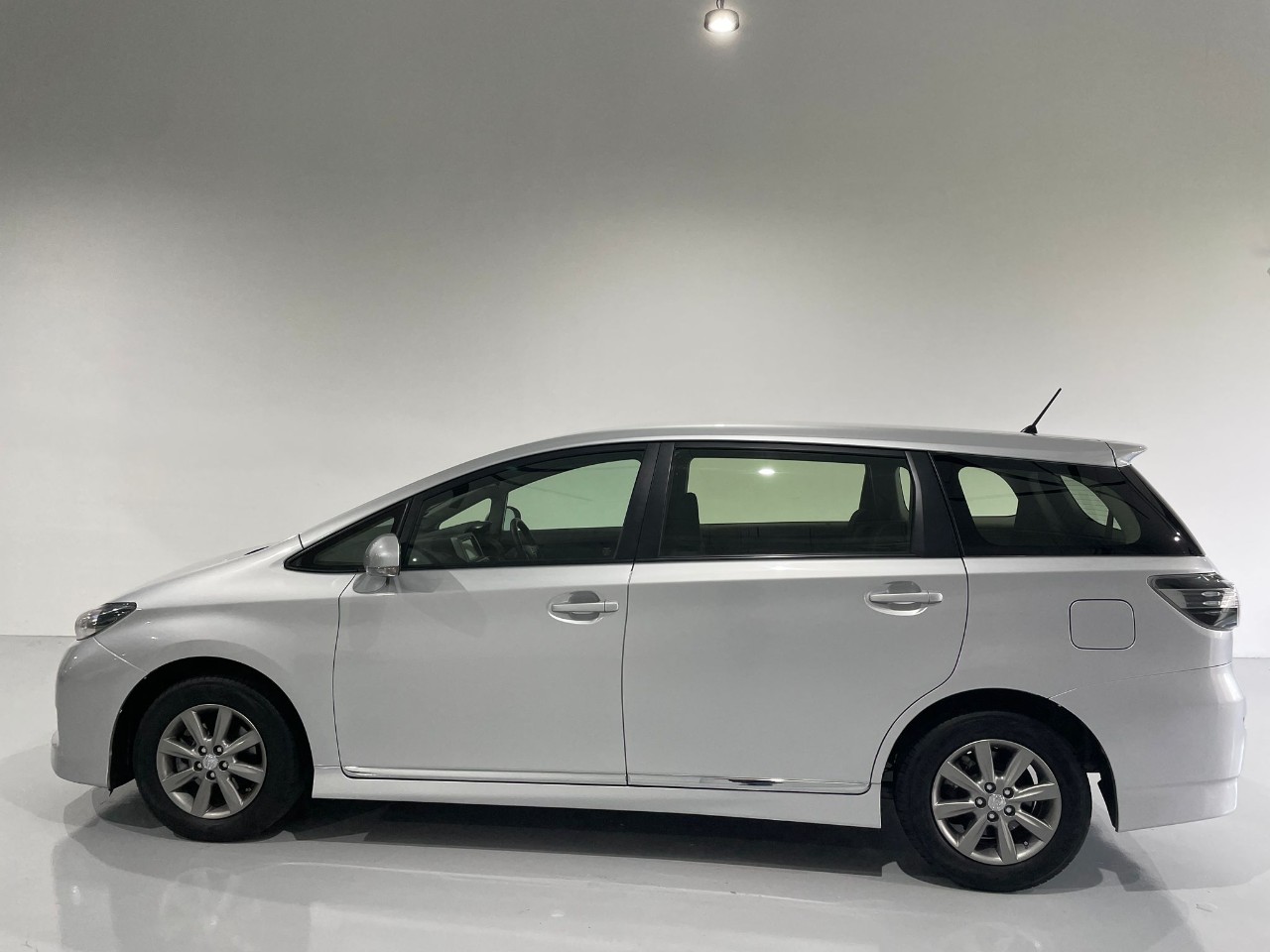 Toyota Wish 1.8A Elegance 