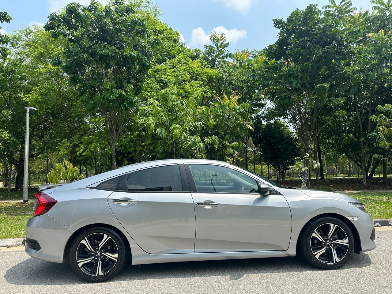 Honda Civic 1.5A Turbo Sunroof 