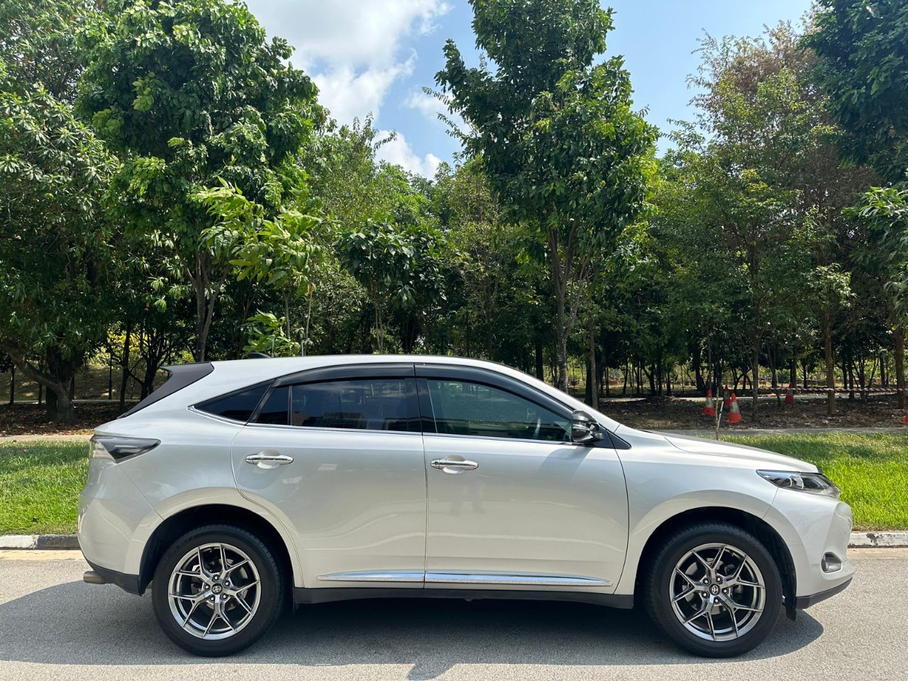 Toyota Harrier 2.0A Premium Panoramic Roof