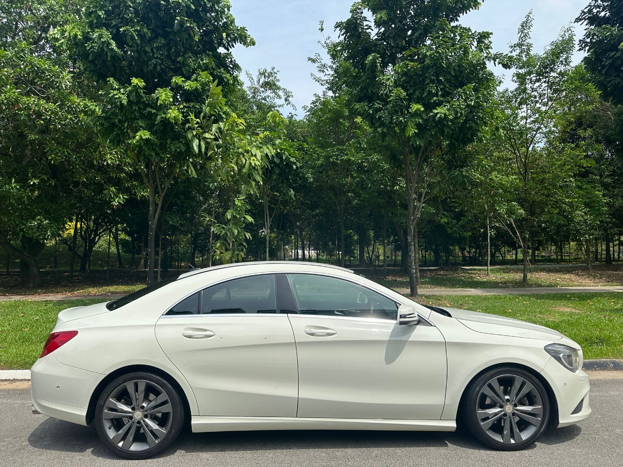 Mercedes Benz CLA180 (New 5 Years COE)