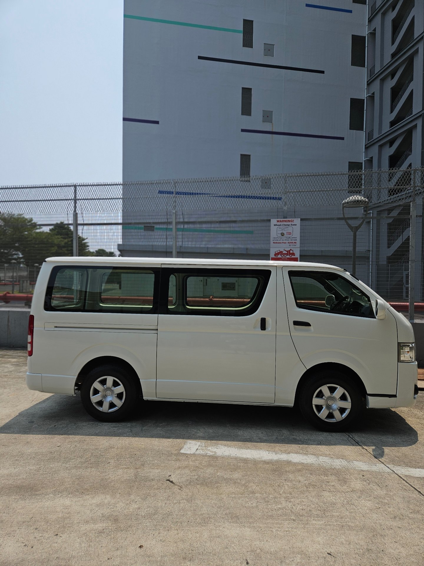 Toyota Hiace 3.0A DX (COE till 10/2030)