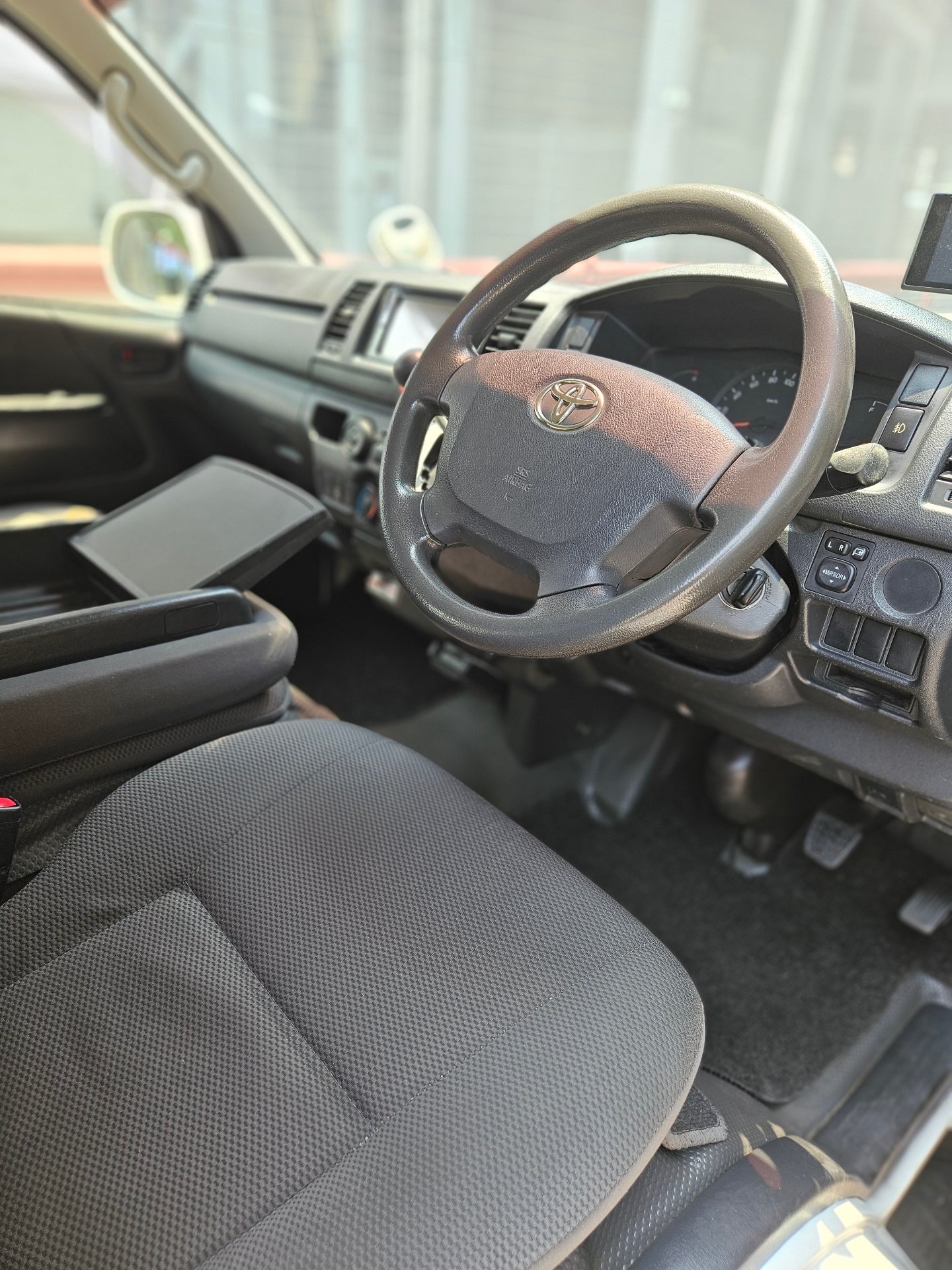 Toyota Hiace 3.0A DX (COE till 10/2030)