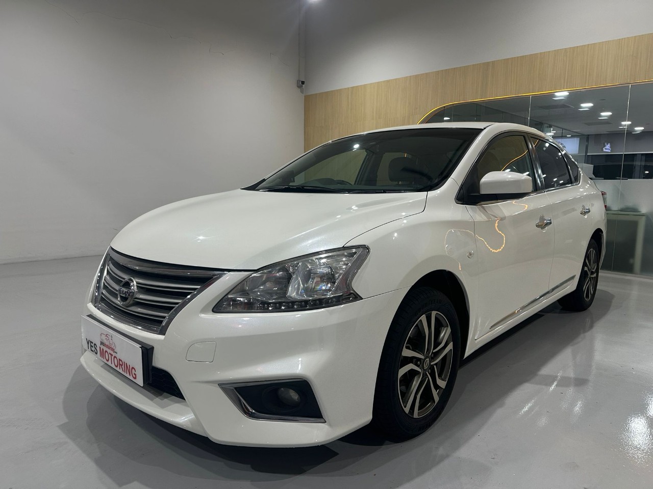 Nissan Slyphy 1.6A Premium 