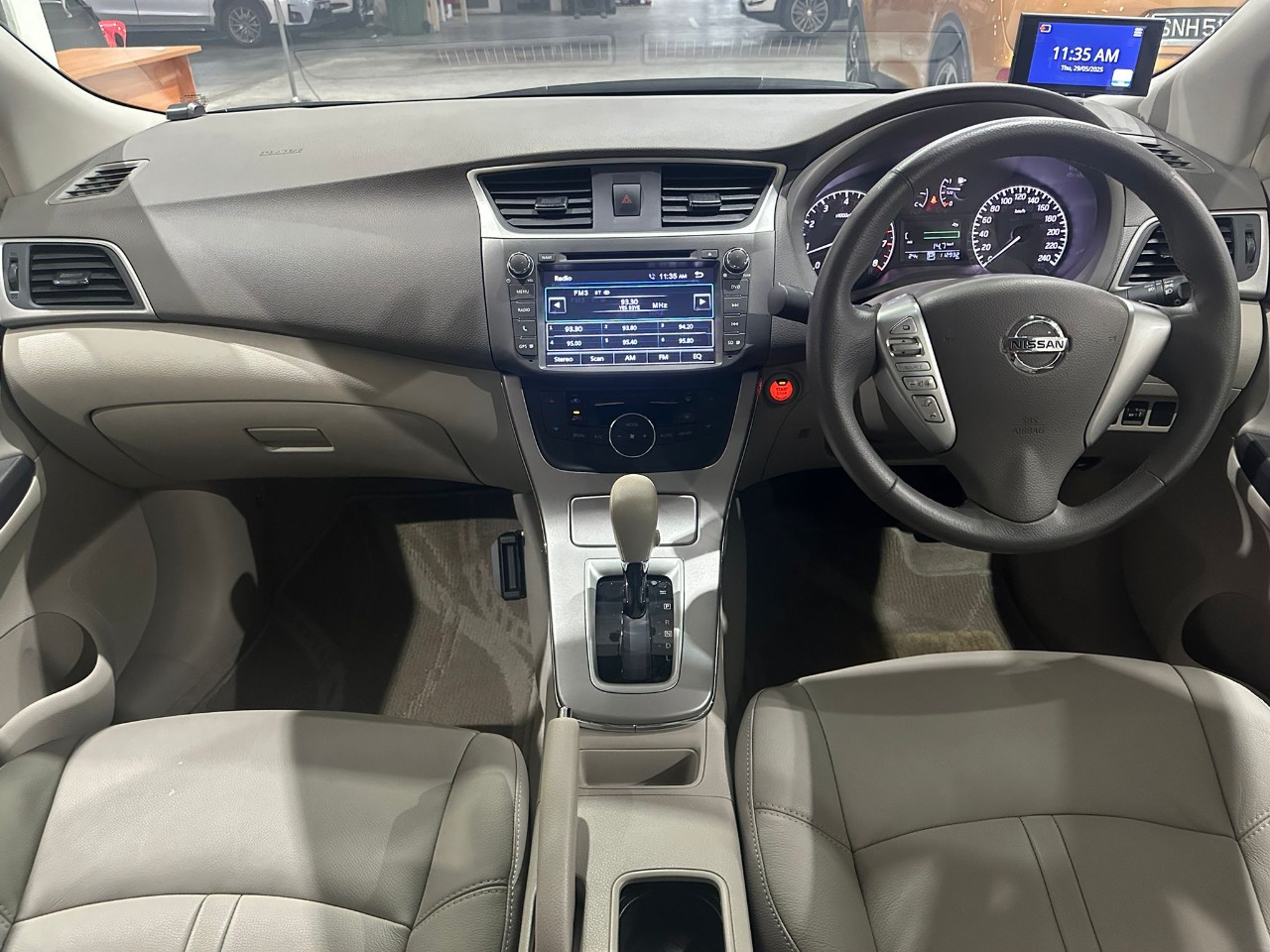 Nissan Slyphy 1.6A Premium 