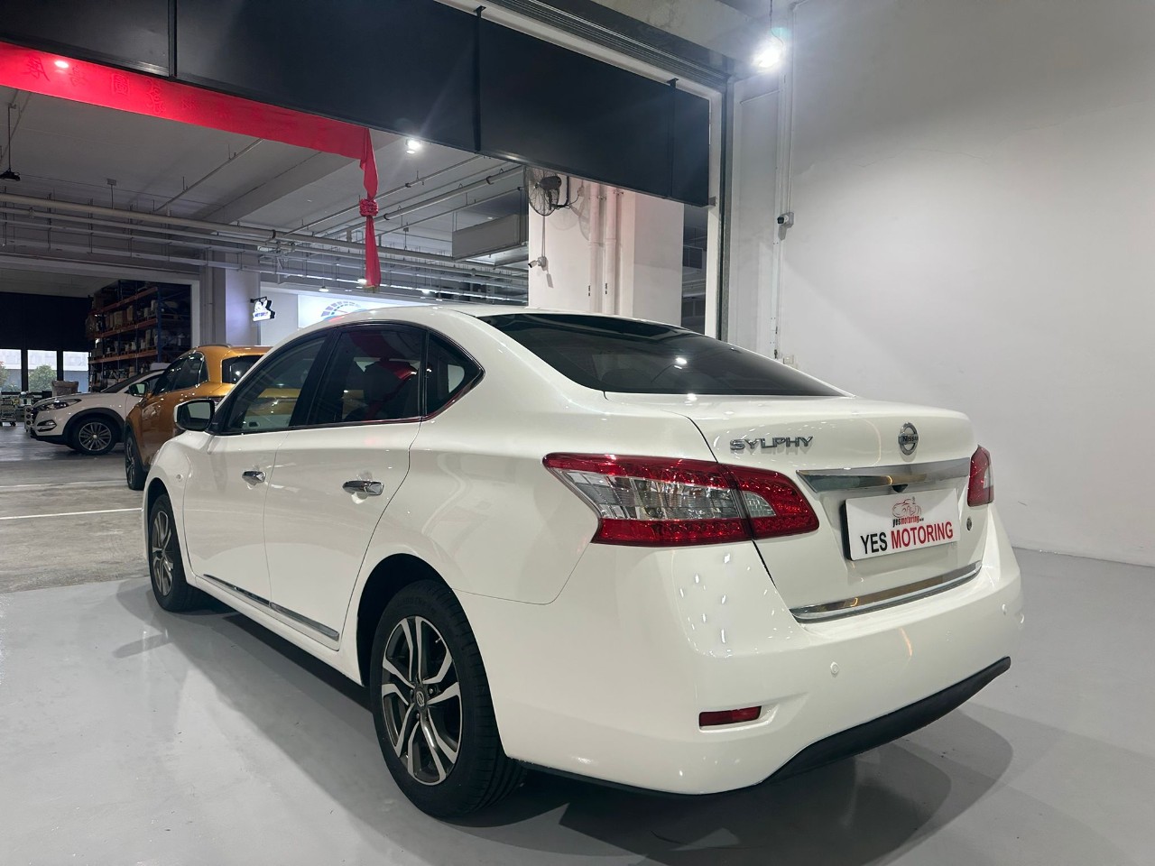 Nissan Slyphy 1.6A Premium 