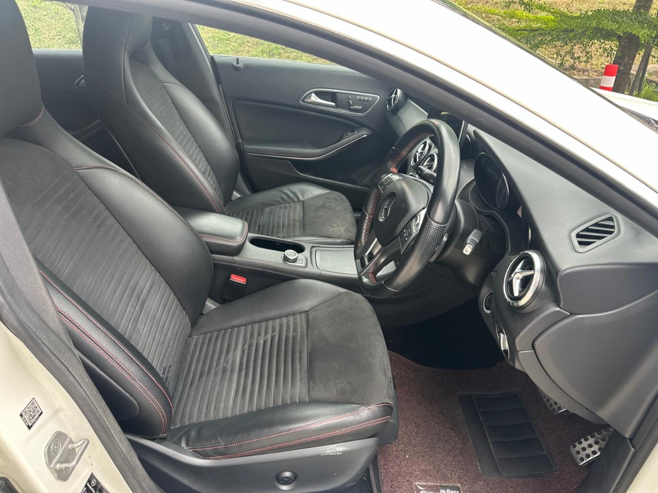 Mercedes-benz CLA200 AMG Line (COE till 12/2033)